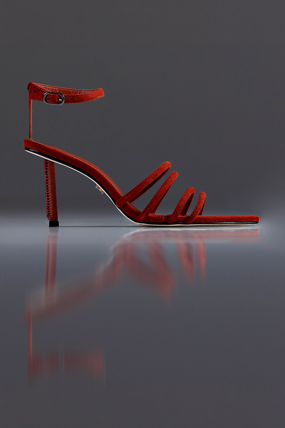 SANDÁLIA MADELEINE - couro camurça telha/ salto macramê