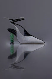 SLINGBACK SOPHIE - couro camurça cinza e preto/ salto pedras naturais quartzo verde