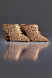 MULE MARGOT - couro de pirarucu caramelo/salto madeira esculpida