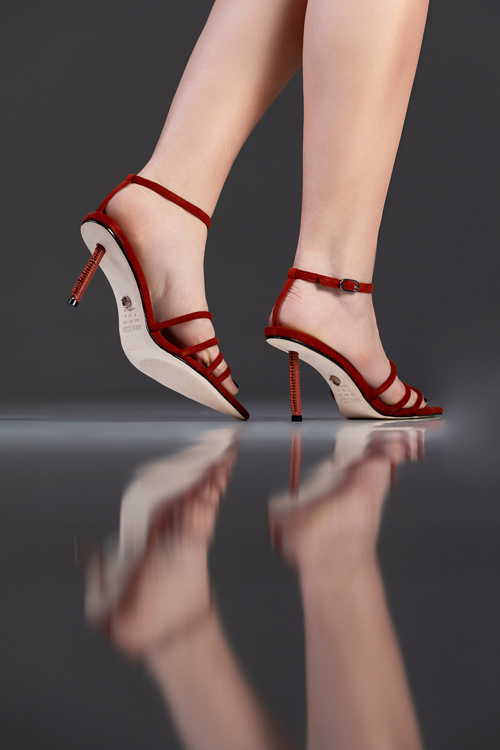 SANDÁLIA MADELEINE - couro camurça telha/ salto macramê