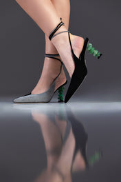 SLINGBACK SOPHIE - couro camurça cinza e preto/ salto pedras naturais quartzo verde