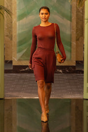 MULE MARGOT - couro de pirarucu caramelo/salto madeira esculpida