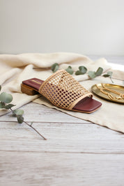 FLAT MARIA ALICE - couro nude e vinho/ salto madeira