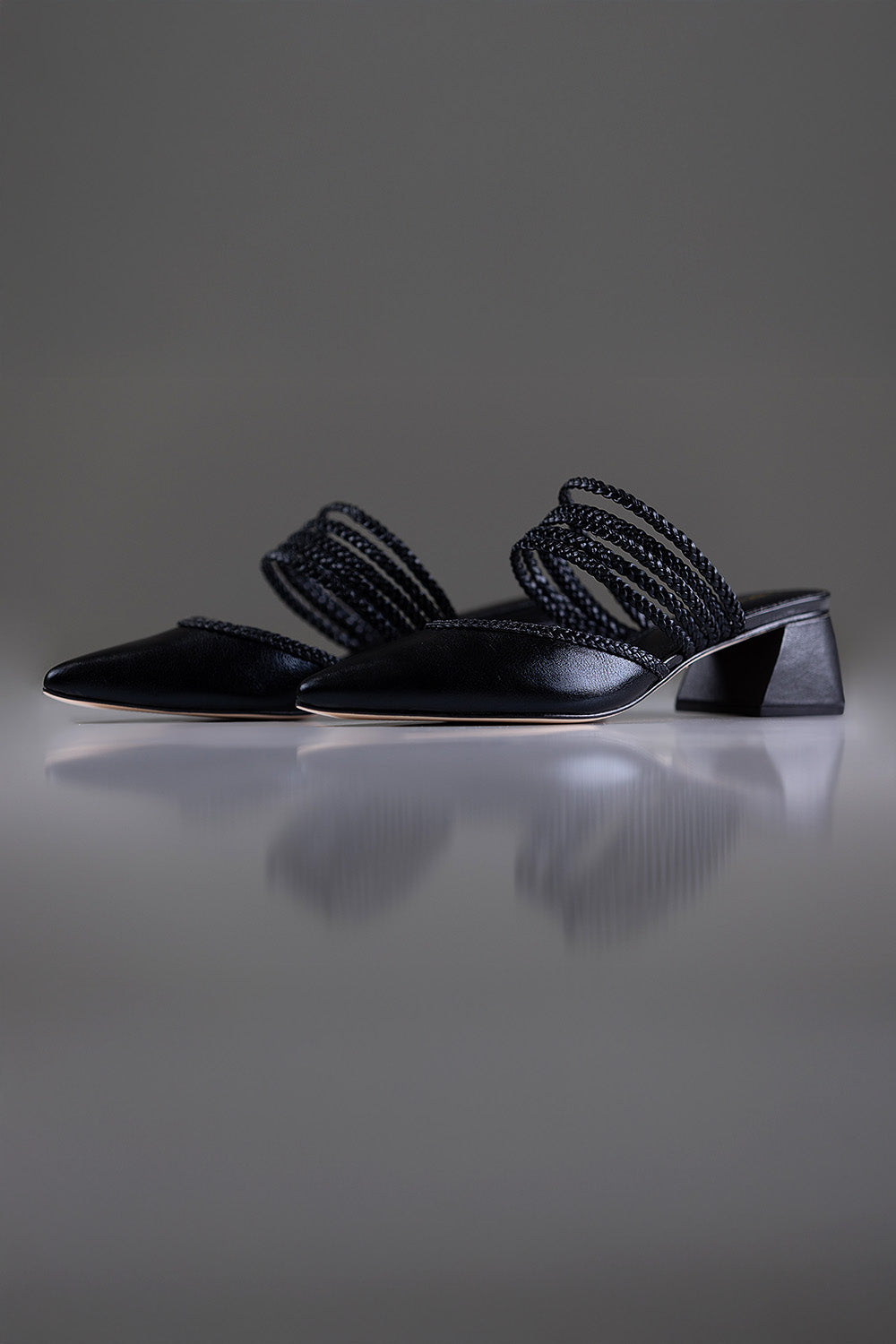 MULE CECÍLIA - couro preto metalizado