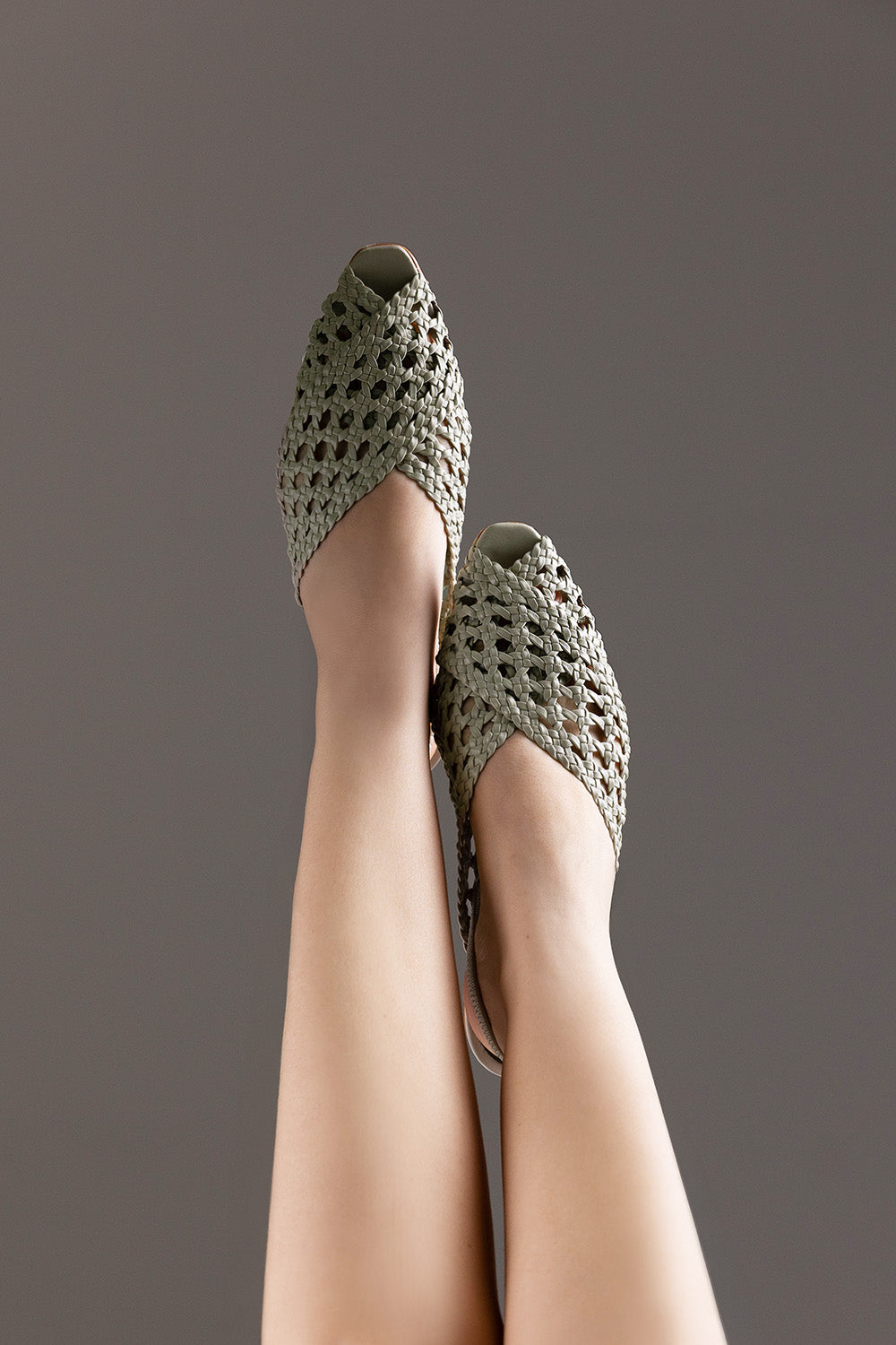 SLINGBACK GUILHERMINA couro verde erva – Minuzza