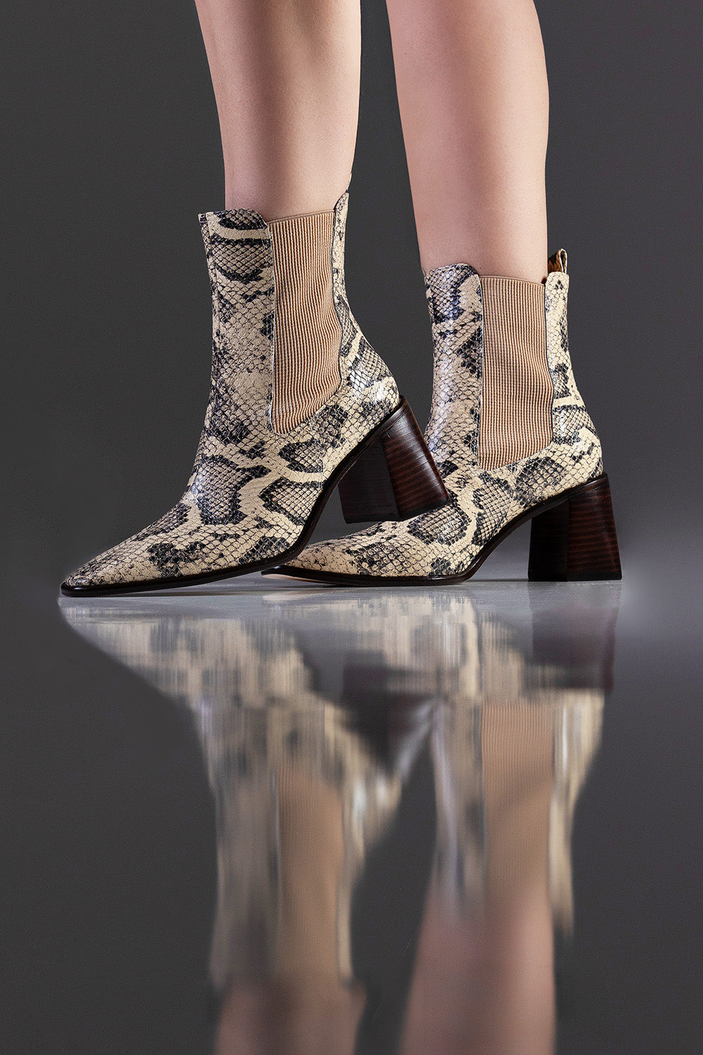 BOTA BRUNA - couro python porcelana