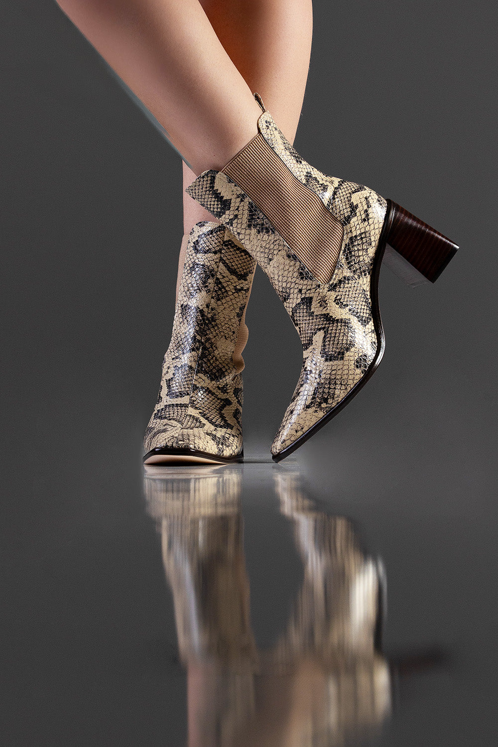 BOTA BRUNA - couro python porcelana