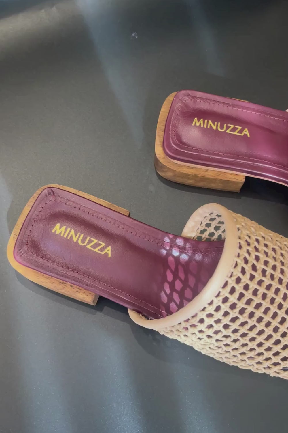 FLAT MARIA ALICE - couro nude e vinho/ salto madeira