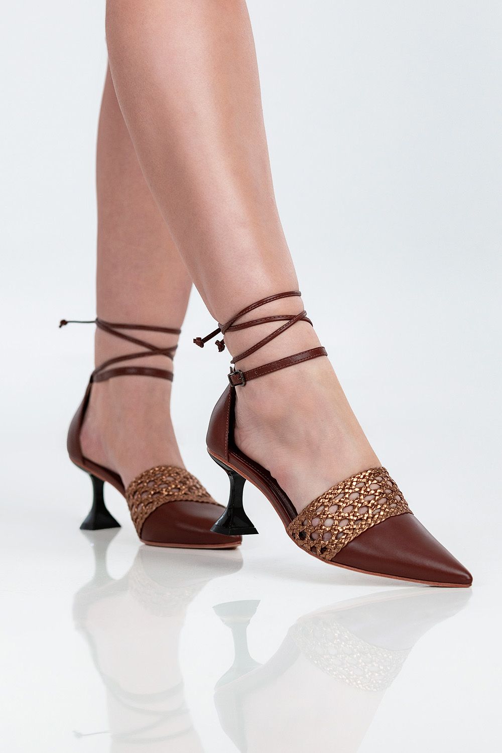 SCARPIN VANUSA - couro argila e bronze/ salto cromado preto