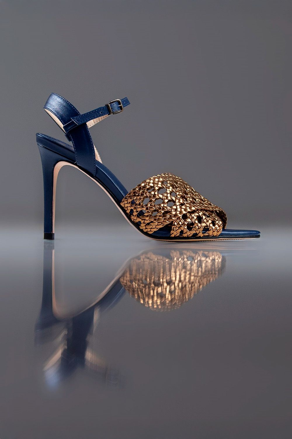 SANDÁLIA MAITÊ - couro azul navy e bronze