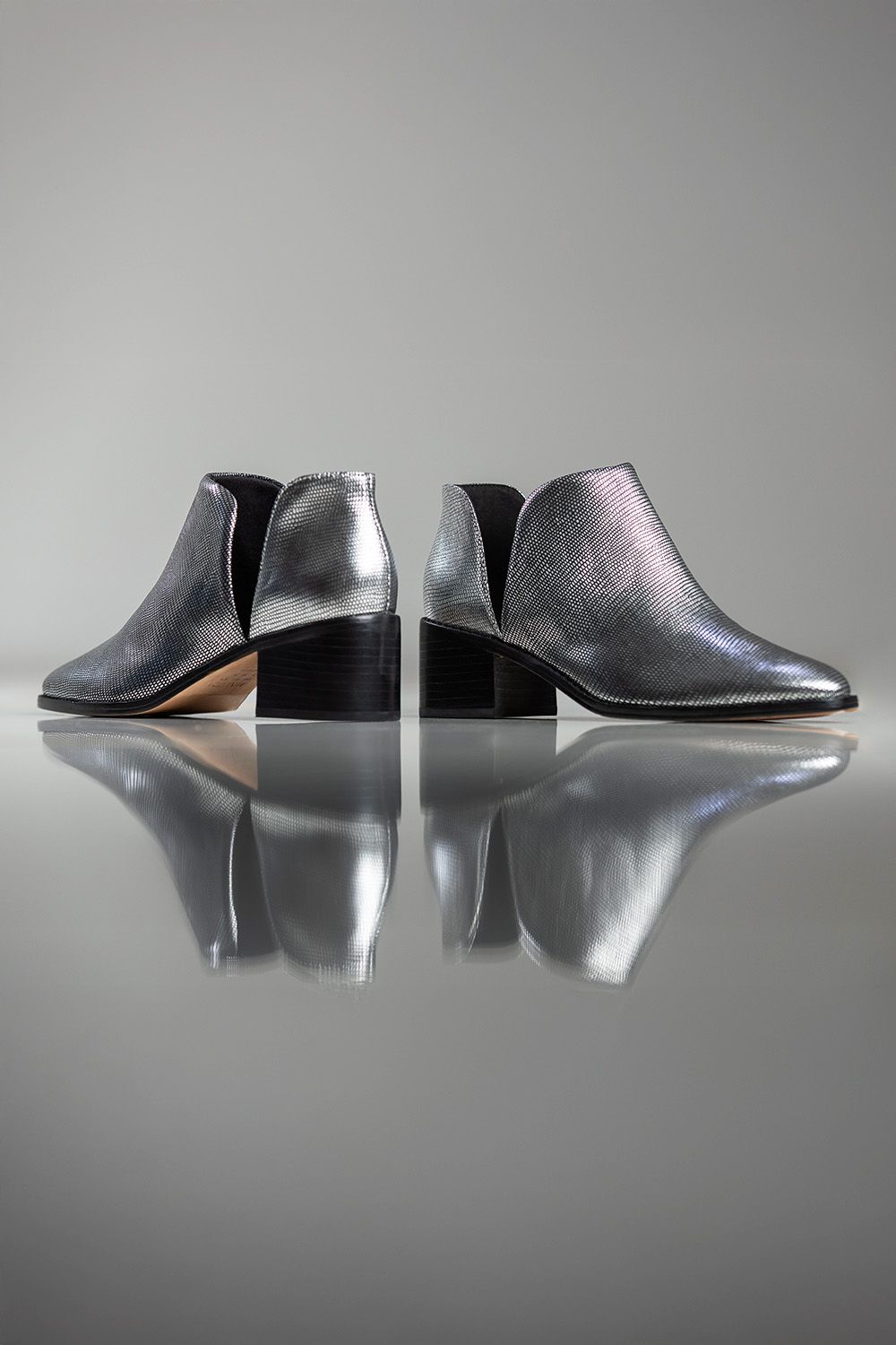 BOTA BEATRIZ - couro tipo lezard prata