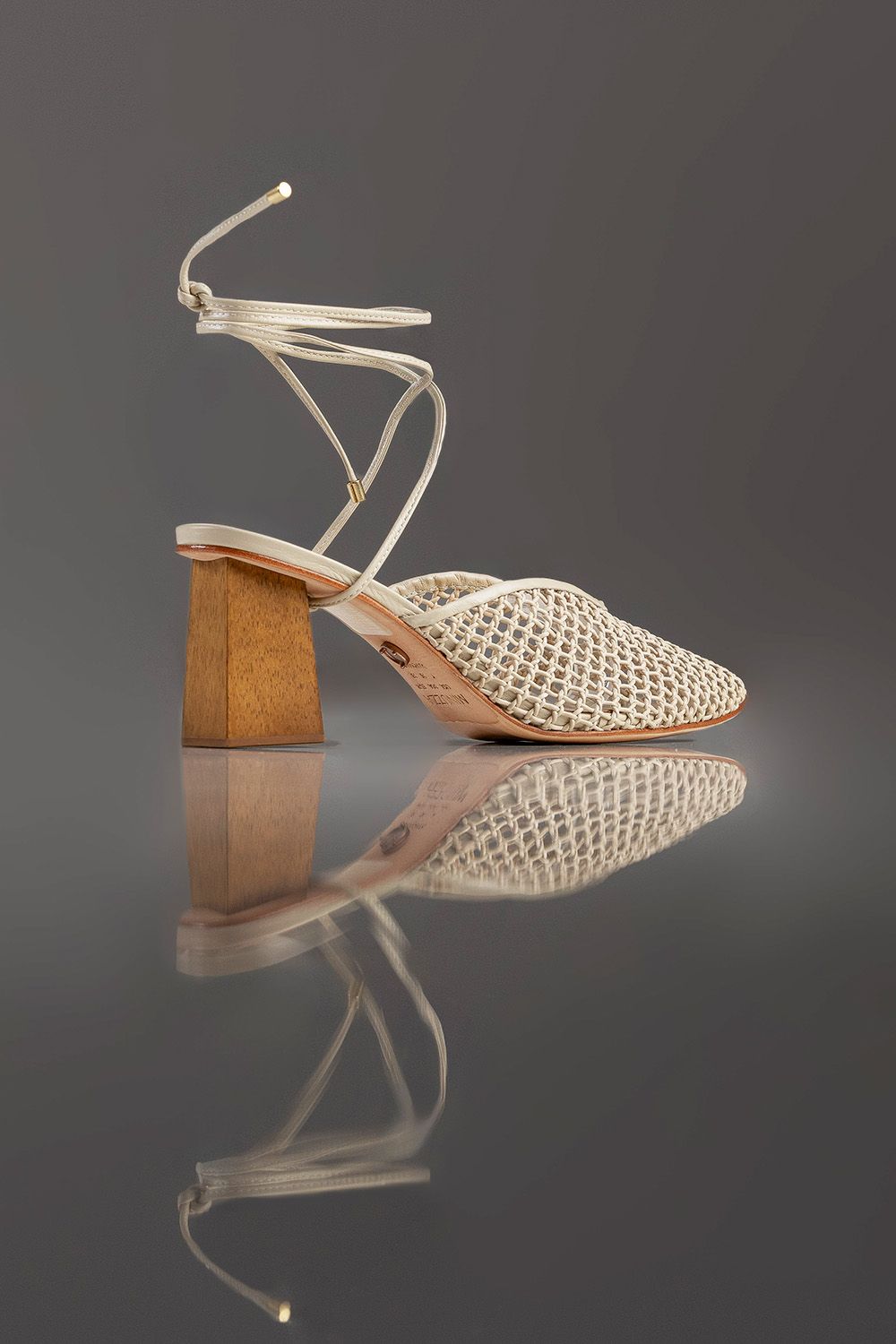 MULE MARIA EDUARDA - couro off white/ salto madeira castanheira