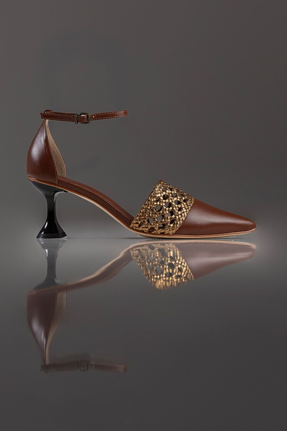 SCARPIN VANUSA - couro argila e bronze/ salto cromado preto