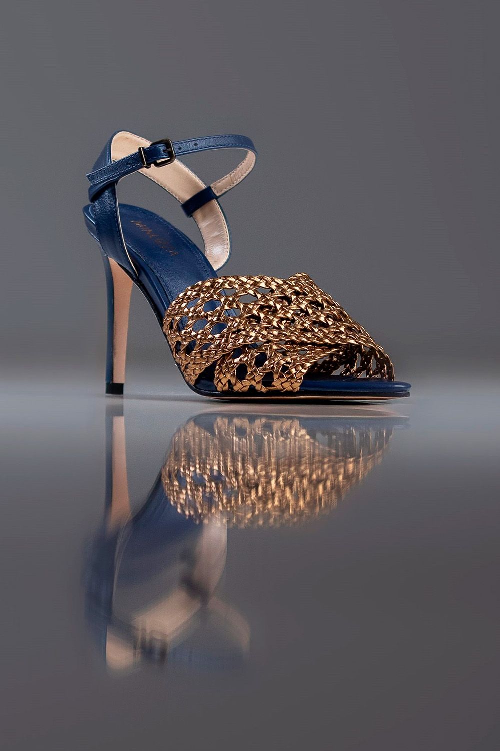 SANDÁLIA MAITÊ - couro azul navy e bronze
