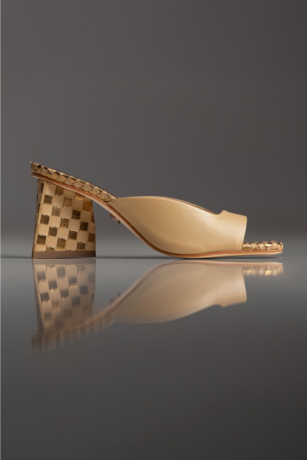 TAMANCO CELINA - couro nude e bronze
