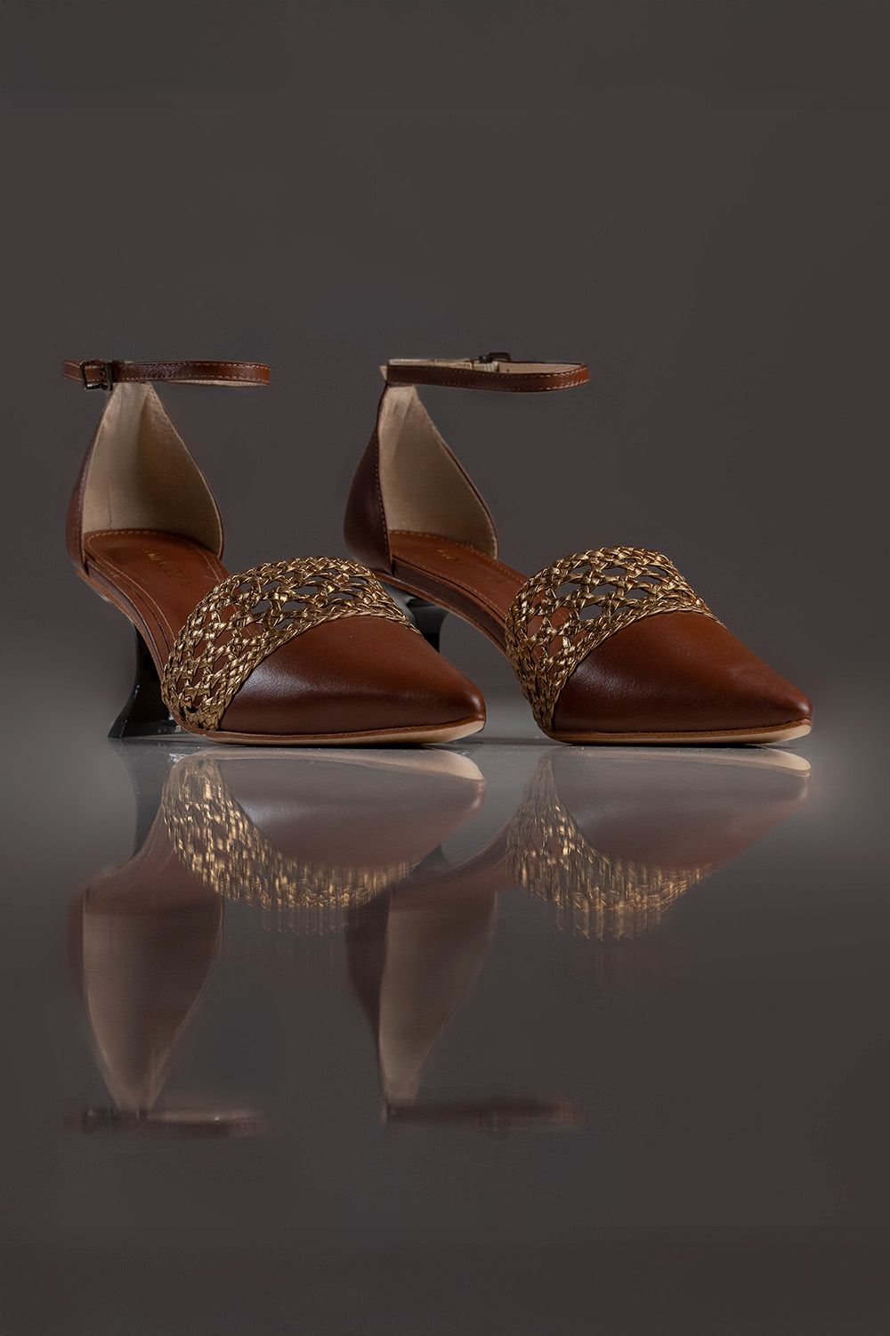 SCARPIN VANUSA - couro argila e bronze/ salto cromado preto