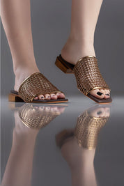 FLAT MARIA ALICE - couro bronze e café/ salto madeira