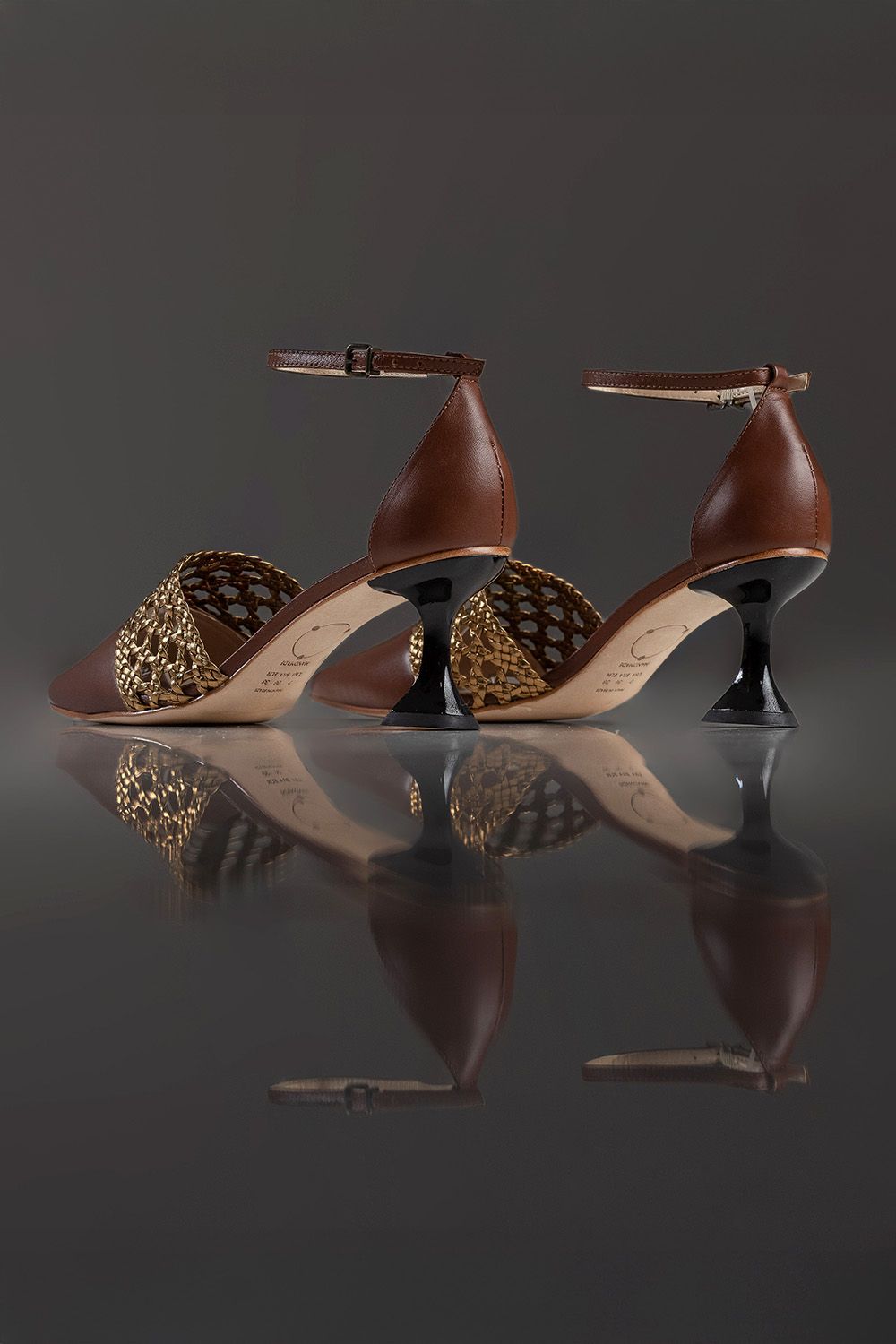SCARPIN VANUSA - couro argila e bronze/ salto cromado preto