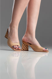 TAMANCO CELINA - couro nude e bronze