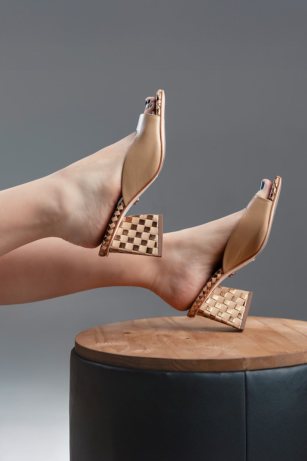TAMANCO CELINA - couro nude e bronze
